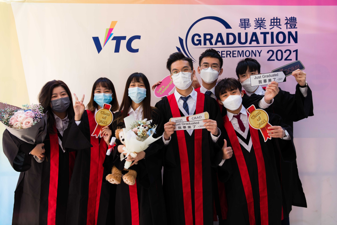 VTC holds graduation ceremonies to confer awards on over 17,000 graduates of its member institutions Image 5