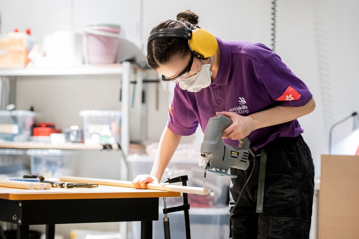 HKDI graduate wins the first Gold Medal for Hong Kong in Visual Merchandising at WorldSkills Competition Special Edition 19 Oct 2022 02